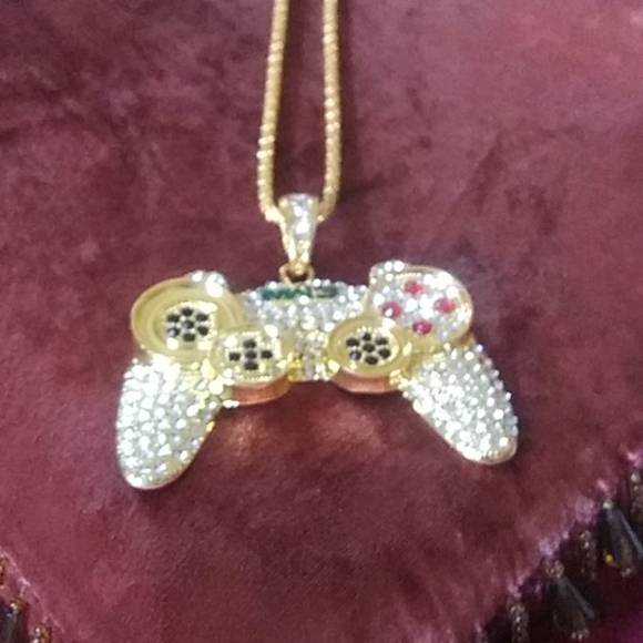 Game controller Pendant w Chain - Picture 2 of 6